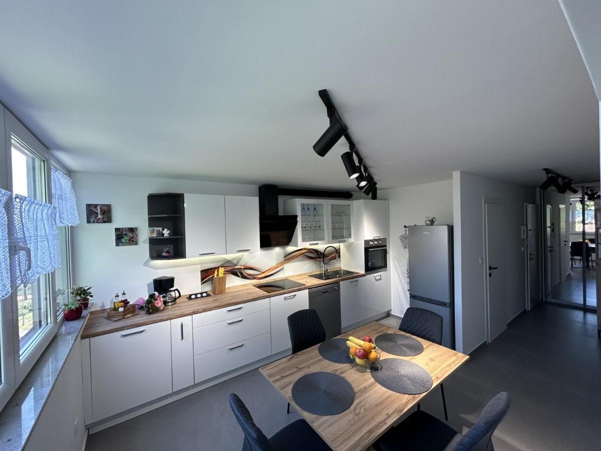 Apartment Toni Lovran Buitenkant foto