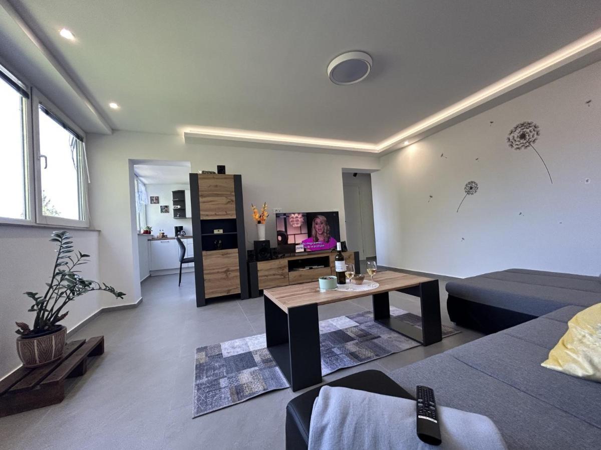 Apartment Toni Lovran Buitenkant foto
