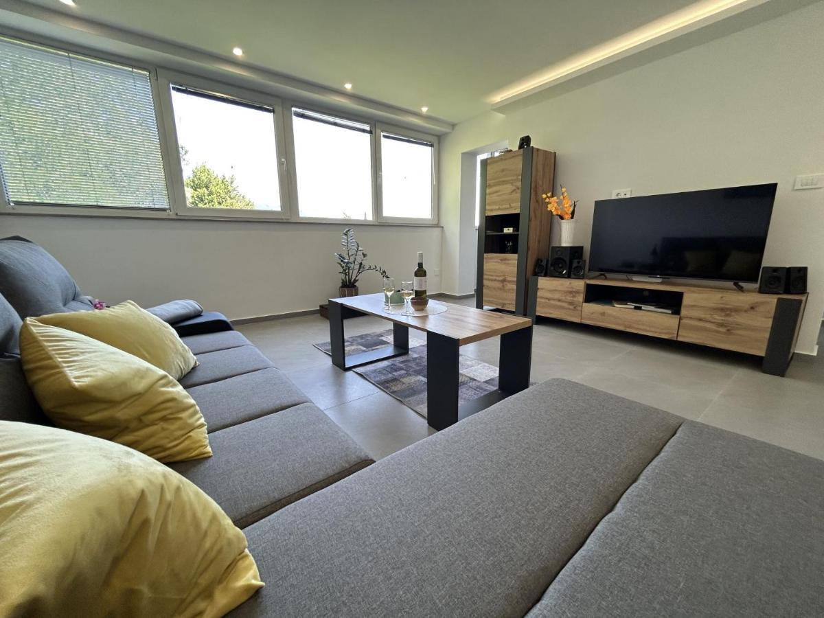 Apartment Toni Lovran Buitenkant foto